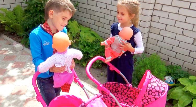 Кукла или машинка?